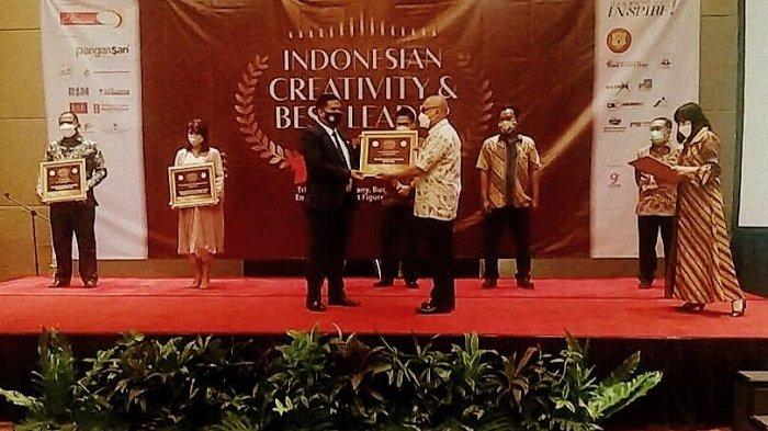 Penyerahan Award kepada PT Marindo Elang Perkasa di Hotel Novotel Mangga Dua Square, Jakarta.