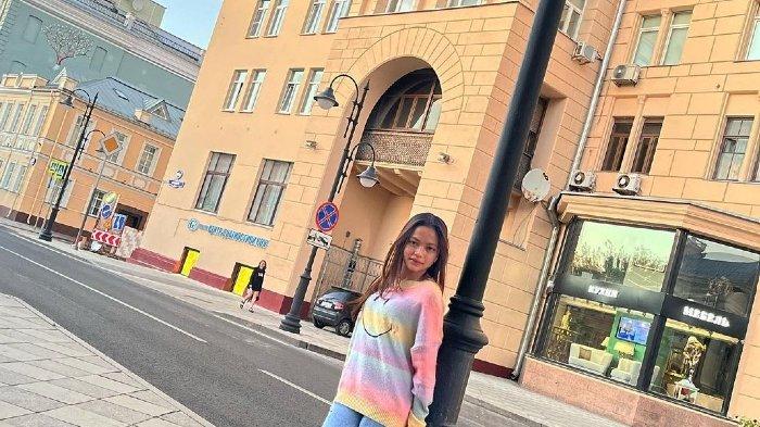 Rara LIDA disela diundang bernyanyi di Kedutaan Besar Republik Indonesia (KBRI) Rusia di Moskow. Rara LIDA dan Hari LIDA bernyanyi di KBRI Rusia di Moskow saat peringatan HUT ke-77 RI berjudul Konser Budaya dan Musik Indonesia: Dangdut Goes to Moskow', Rabu (17/8/2022) waktu setempat.