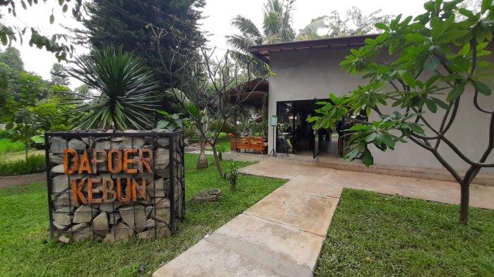 Resto Dapoer Kebun yang berada di Jalan Cendrawasih, Sawah Baru, Ciputat, Kota Tangerang Selatan (Tangsel).