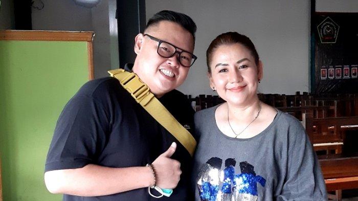 Reza Bukan di kawasan Mampang Prapatan, Jakarta Selatan, Selasa (29/9/2020). Saat itu Reza Bukan datang bersama Serevina Silaen, istri yang juga manajernya.