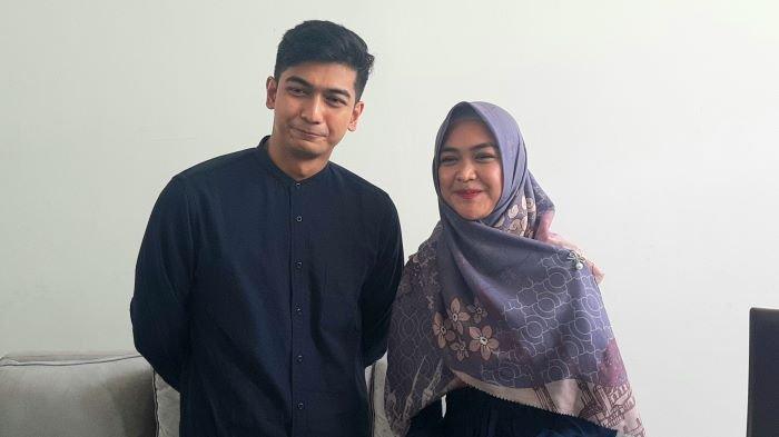 YouTuber Ria Ricis dan Teuku Ryan di pesantrennya, kawasan Pondok Aren, Tangerang Selatan, Senin (20/9/2021). Ria Ricis dan Teuku Ryan akan menggelar acara lamaran, Kamis (23/9/2021).