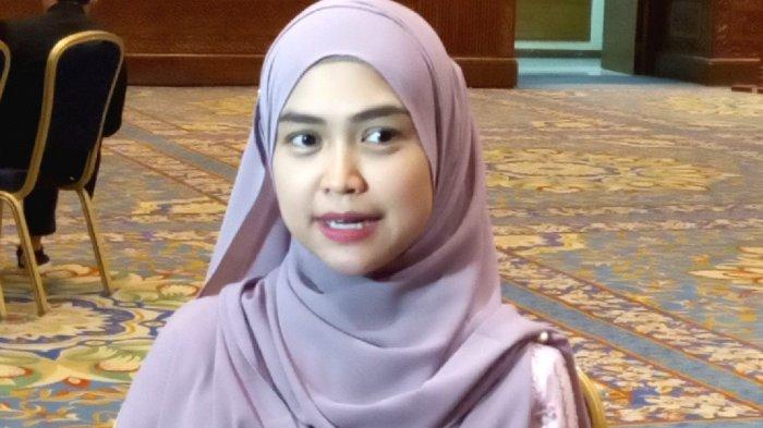 YouTuber Ria Ricis berbincang di kawasan Senayan, Tanah Abang, Jakarta Pusat, Selasa (15/11/2022).