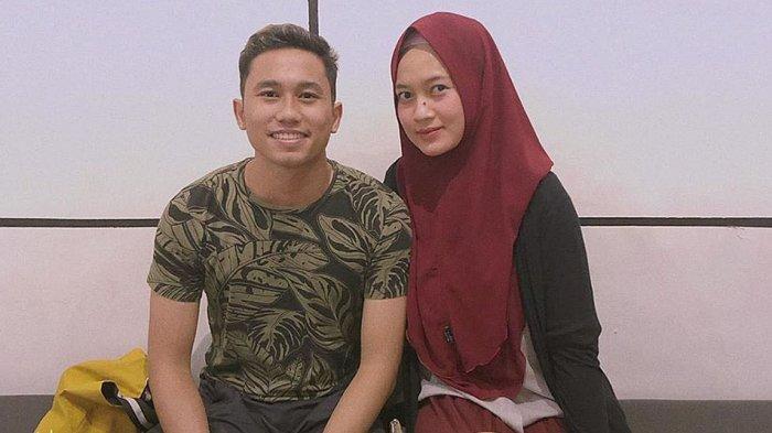 Ricky Fajrin menikah dengan Yulianindi Nenon pada bulan April 2019 lalu di kota Semarang, Jawa Tengah