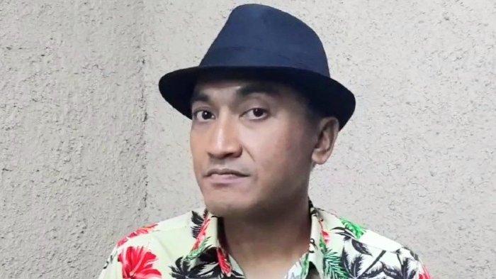Presenter Rico Ceper di kawasan Mampang Prapatan, Jakarta Selatan, Selasa (15/11/2022). Rico Ceper beberapa kali kunjungi Qatar sebelum Piala Dunia 2022 digelar Minggu (20/11/2022). Ia menyebut biaya hidup di Qatar lebih mahal dari Eropa.
