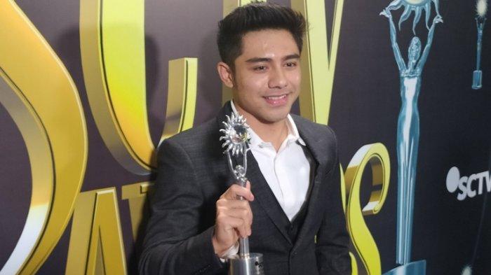 Riza Syah terpilih sebagai Aktor Pendamping Pria Terbaik di SCTV Awards 2019 yang digelar di Studio 6 SCTV, Jalan Daan Mogot, Jakarta Barat, Jumat (29/11/2019) malam.