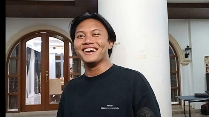Penyanyi dan pemain film Rizky Febian di rumah Sule di kawasan Tambun, Bekasi, Jawa Barat, Jumat (15/10/2021).