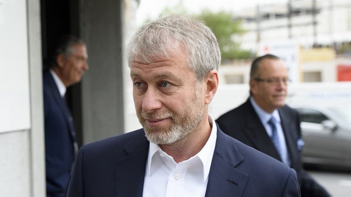 Bos Chelsea Roman Abramovich menggelontorkan lebih dari Rp 4,4 triliun musim ini