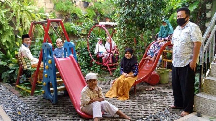 Rumah Amalia mempunyai program Terapi Tertawa bagi anak-anak dan masyarakat. Terapi Tertawa adalah solusi efektif dalam menghadapi pandemi Covid-19, yang dapat membantu otak rileks di saat banyaknya pikiran, kekhawatiran, dan ketakutan.