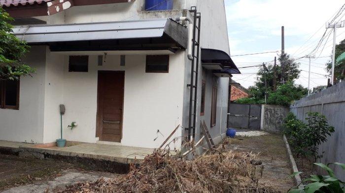 Rumah dijual di Jalan Masjid Raya 18 Pondok Gede Jatiwaringin Dekat Komplek Pertamina. Rumah ini memiliki luas tanah 373 /100 meter persegi dengan sertifikat hak milik (SHM), serta Izin Mendirikan Bangunan (IMB).