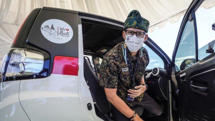 Menteri Pariwisata dan Ekonomi Kreatif (Menparekraf) Republik Indonesia, Sandiaga Salahuddin Uno menjajal mobil listrik Toyota, EV Smart Mobility di Bali pada Rabu (31/3/2021)