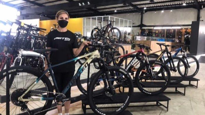 Sepeda edisi khusus tema “Seri Pariwisata Indonesia” dirilis United Bike di ATR Cycling PIK 2, Penjaringan, Jakarta Utara, Sabtu (19/3/2022).