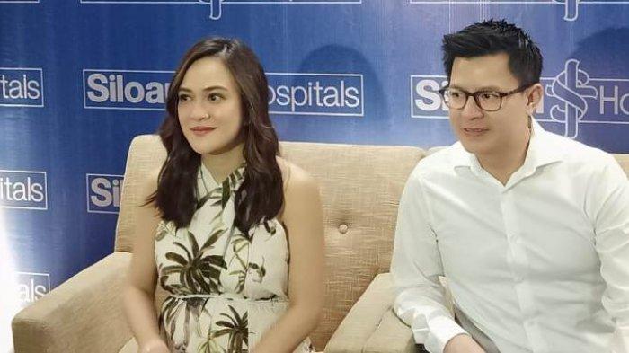 Pasangan selebritas Shandy Aulia dan David Herbowo.