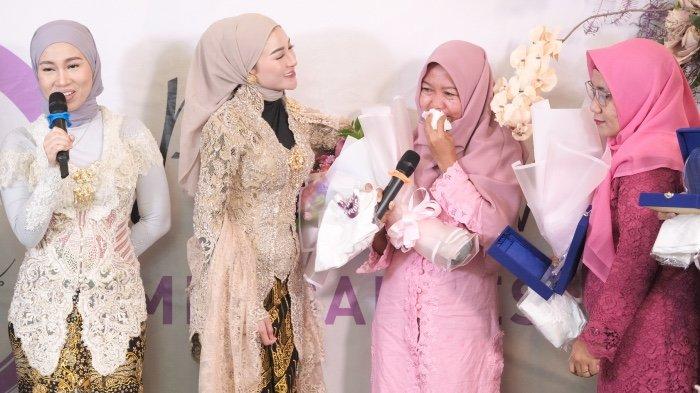 Sebagai founder Komunitas Perempuan Level Up, Shandy Purnamasari memberikan apresiasi ke 10 kartini Indonesia masa kini. Penghargaan berhadiah total Rp 100 juta itu dilakukan di J99 Tower, Jakarta Selatan, dan disiarkan live melalui Instagram @shandypurnamasari dan @perempuanlevelup, Kamis (21/4/2022) malam.