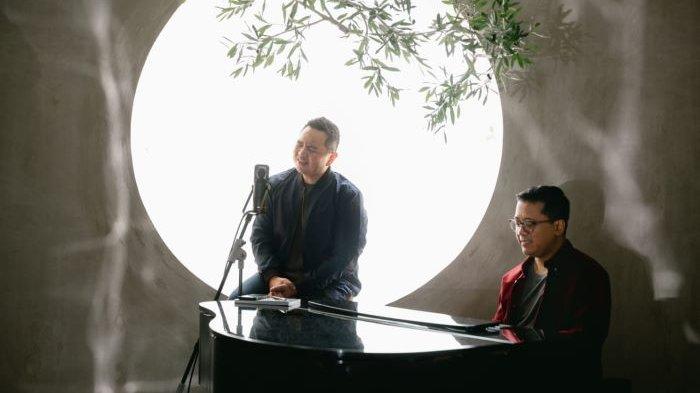 Sidney Mohede dan Andi Rianto mengenalkan lagu Only You, Minggu (7/2/2021). Lagu Only You didistribusikan digital di INSIDE dan dirilis eksklusif di Apple Music selama seminggu mulai hari Minggu ini dan 14 Februari 2021 di seluruh digital platform.