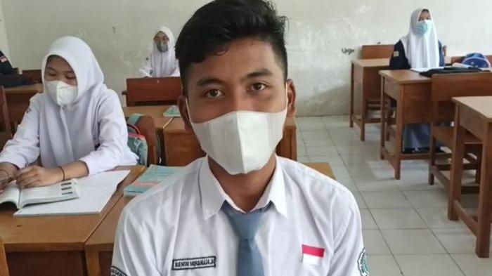 Siswa SMAN 1 Cibungbulang, Kabupaten Bogor gembira bila pembelajaran tatap muka digelar.