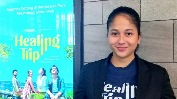Pemain film Sitha Marino saat mengenalkan series Healing Trip di kawasan SCBD, Kebayoran Baru, Jakarta Selatan, Rabu (12/10/2022).
