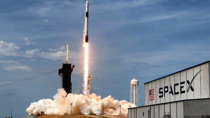 SpaceX, perusahaan transportasi luar angkasa milik Elon Musk. Elon Musk adalah orang terkaya di seluruh dunia tahun 2022.