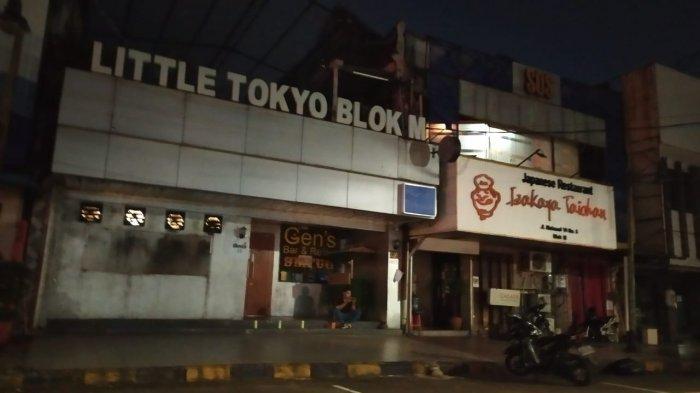 Suasana Gen's Bar & Resto di Komplek Blok M Square, Kebayoran Baru, Jakarta Selatan pada Selasa (9/2/2021) malam. Kafe tersebut terbukti melanggar peraturan PSBB.