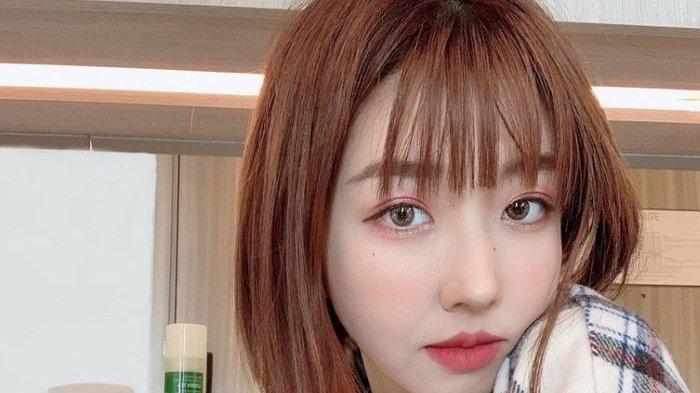 Sunny Dahye, YouTuber kecantikan asal Korea Selatan yang fasih berbahasa Indonesia, membagikan jurus menjaga kecantikan wajahnya hingga terlihat terus bersinar sepanjang hari, Kamis (26/11/2020) sore.