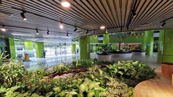 Suasana asri begitu terasa berkat hadirnya taman indoor di Stasiun Gambir, Pasarsenen dan Jatinegara. Taman indoor ini menjadi inovasi yang terus dilakukan PT KAI (Persero) Daop 1 Jakarta.