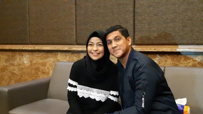 Pasangan selebritas Tantri Kotak dan Arda Naff di Rumah Sakit Mayapada, Lebak Bulus Jakarta Selatan, Sabtu (22/2/2020).
