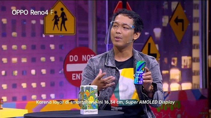 Tech influencer Wisnu Kumoro memuji ketipisan dari Oppo Reno4 F yang memiliki bodi hanya dengan ketebalan 7.48mm dan berat 164 gram, saat peluncuran ponsel ini, Senin (12/10/2020).