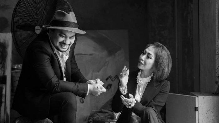 Trie Utami dan Tompi menyanyikan lagu Kamu ciptaan Glenn Rotty garapan label @legendamusikindo. Lagu Kamu Trie Utami dan Tompi dirilis Jumat (26/2/2021).