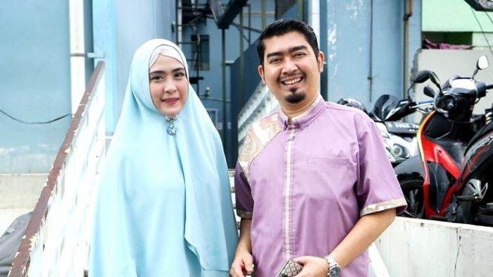 Ustaz Solmed bersama April Jasmine di TransTV, Jalan Kapten Tendean, Mampang Prapatan, Jakarta Selatan, Selasa (2/6/2020).