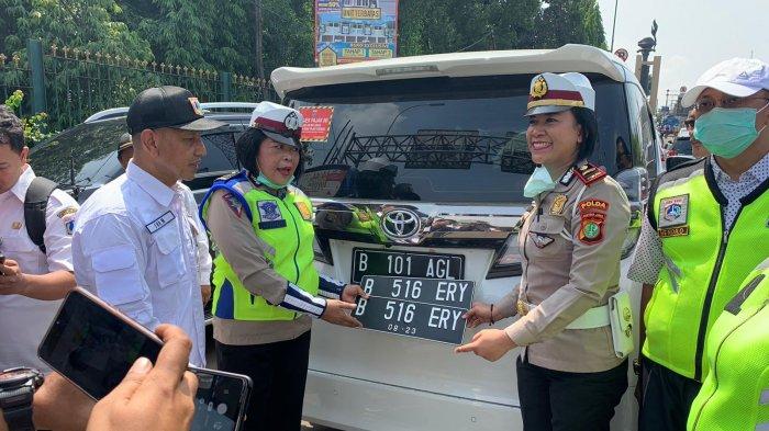 Vellfire Pakai Plat Palsu