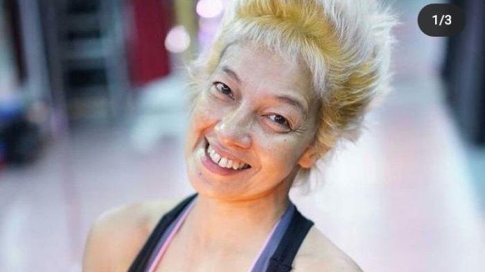 Vicky Burki masih tetap sendiri dan belum menikah saat usianya sudah menginjak 56 tahun di tahun 2021.