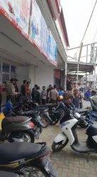 Viral Warga Nyaris Hakimi Pasutri yang Kepergok Curi Botol Susu di Minimarket Karawang