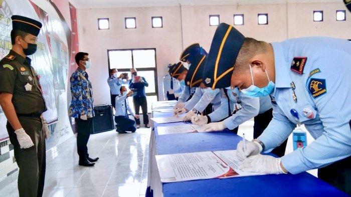 Rupbasan kelas II Pangkalpinang, memfasilitasi kegiatan Deklarasi Janji Kinerja Tahun 2021 Pencanangan Pembangunan Zona Integritas Menuju Wliayah Bebas dari Korupsi (WBK) dan Wilayah Birokrasi Bersih Melayani (WBBM) di wilayah Kementerian Hukum dan Hak Asasi Manusia Provinsi Bangka Belitung, Selasa (23/2/2021)
