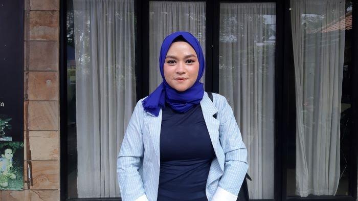 Yunita Lestari mendatangi Komnas Perlindungan Anak di Pasar Rebo, Jakarta Timur, Kamis (25/2/2021). Yunita Lestari adalah mantan istri Daus Mini.