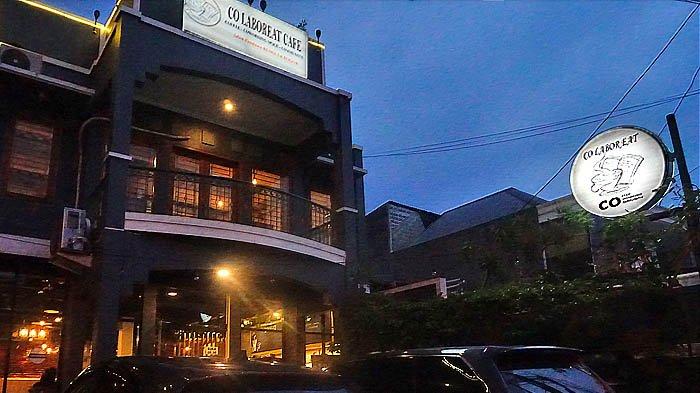 Tampak depan kafe Co-Laboreat di waktu senja.