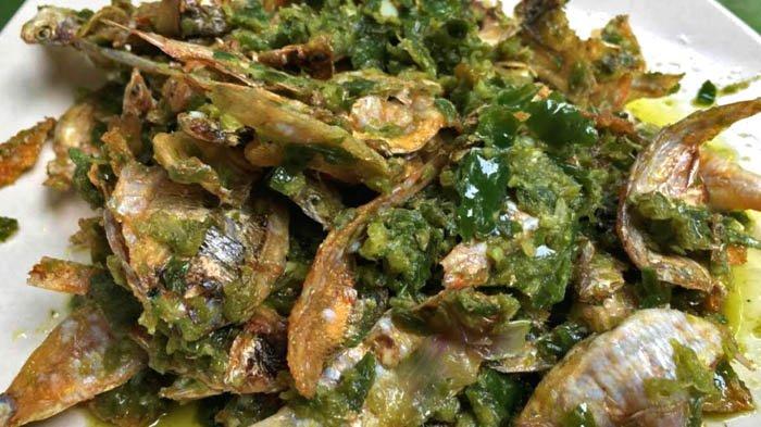 Menu ikan layang sambel hijau salah satu menu andalan Dapoer Panciibolong.
