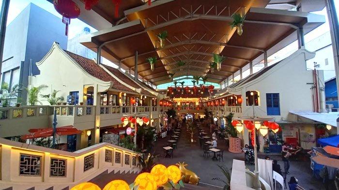 Kawasan Kuliner Petak 6 Di Chandra memiliki arsitektur dan dekorasi khas Cina.