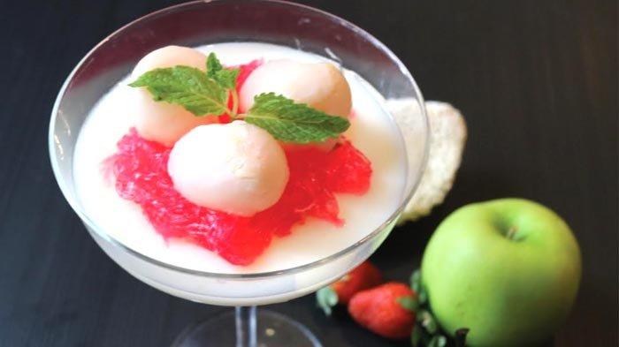 Pudding Silky Lychee yang manis dan cantik di Kembang Sepatoe Restaurant, Hotel Santika Premiere Bintaro.