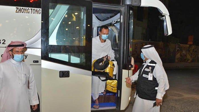 Jemaah umrah asal Indonesia tiba di hotel tempat dirinya akan menjalani masa karantina 3 hari, mulai Minggu (1/11/2020).