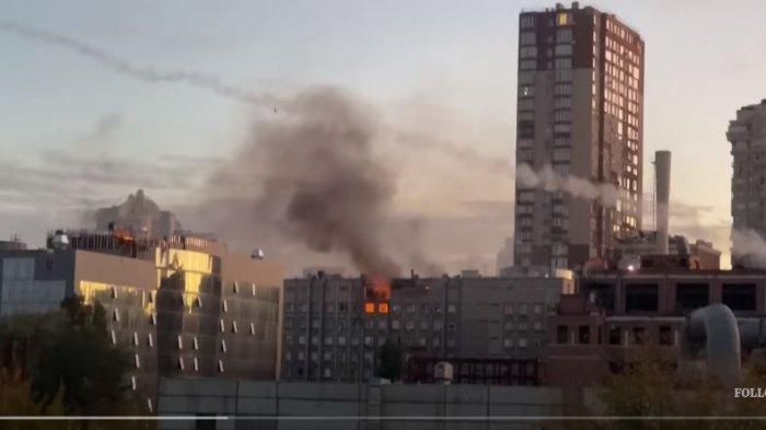 Penampakan serangan drone kamikaze milik Rusia di Kyiv/Kiev, Ukraina pada 17 Oktober 2022.