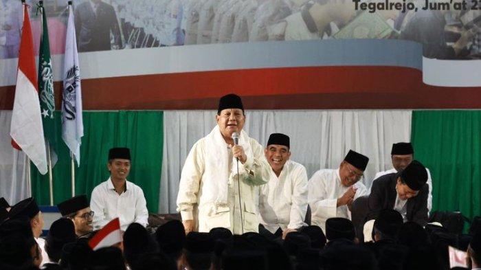 Ketua Umum Partai Gerindra Prabowo Subianto saat berkunjung ke Pesantren Api Asri Syubbanul Wathon Tegalrejo, Magelang, Jawa Tengah, Jumat (23/9/2022) malam.