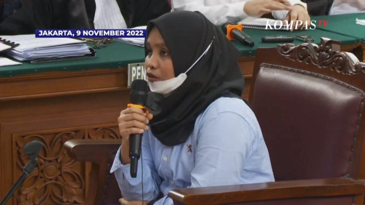 Susi, ART Ferdy Sambo dan Putri Candrawathi saat menjadi saksi dalam sidang lanjutan kasus pembunuhan Brigadir J di Pengadilan Negeri Jakarta Selatan, Rabu (9/11/2022).