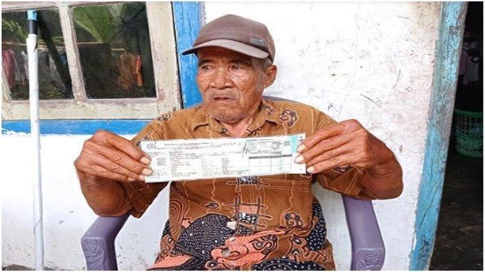 TRIBUN SUMSEL/SHINTA DWI ANGGRAINI
Kakek Zakaria (74 tahun), penjual es krim keliling di kawasan Sukarame Palembang yang jadi korban pencurian sepeda motor saat sedang berjualan. Terbaru, Zakaria menceritakan bagaimana pencuri yang menggasak motornya sempat mengolok-olok dirinya.