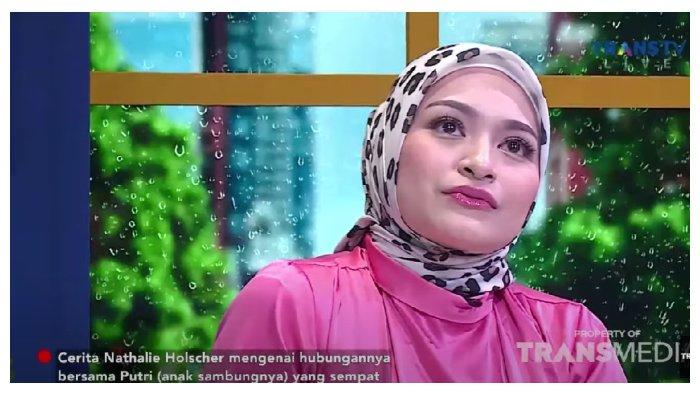 Tangkapan layar kanal YouTube Trans TV OFFICIAL, Rabu (29/6/2022). Nathalie Holscher. Terbaru Nathalie Holscher menggugat cerai Sule pada Kamis (7/7/2022).