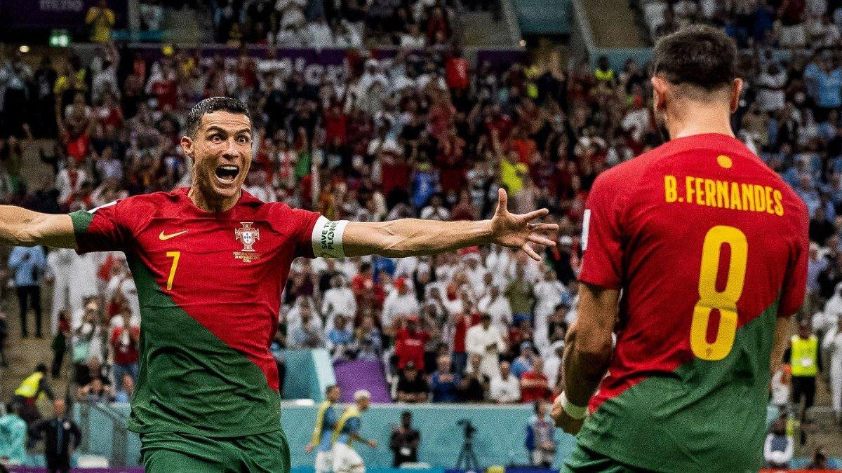 Cristiano Ronaldo (kiri) sempat merayakan gol yang ia klaim saat Timnas Portugal unggul 1-0 atas Uruguay di Piala Dunia 2022.