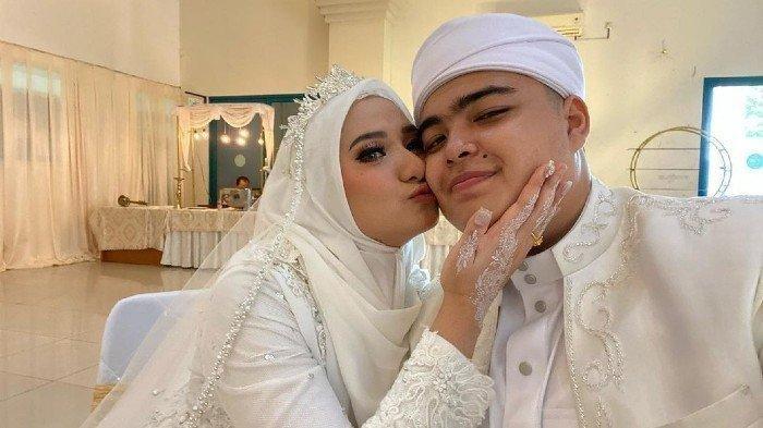 Ameer Azzikra saat resmi menikahi Nadzira Shafa.