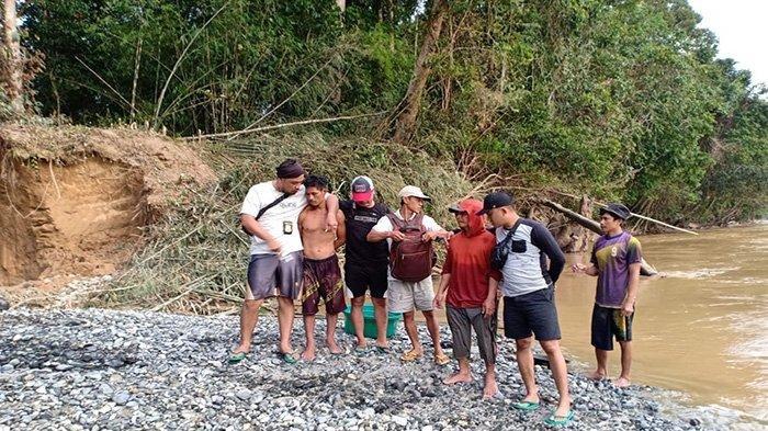 Anggota Polsek Sayan jajaran Polres Melawi, berhasil menangkap pelaku pemerkosaan terhadap ibu rumah tangga di Kabupaten Melawi. LS, ditangkap anggota di Desa Tumbang Kajamei, Kecamatan Bukit Raya Kabupaten Katingan, Kalimantan Tengah.