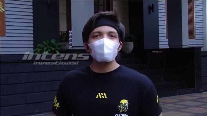 Atta Halilintar bongkar alasan Aurel Hermansyah harus istirahat total karena alami pendarahan, Senin (17/5/2021).