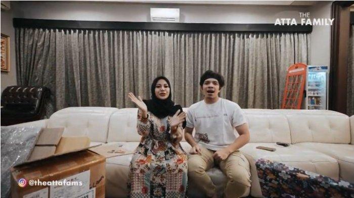 Atta Halilintar dan Aurel Hermansyah membuka vlog perdana mereka di kanal YouTube keluarga, Senin (12/7/2021).