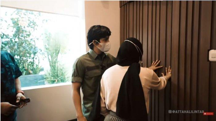 Atta Halilintar dan Aurel Hermansyah temukan ruang rahasia di kantor Sultan Malang, Jumat (11/6/2021).