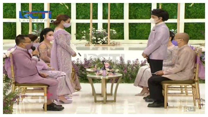 Atta Halilintar melamar Aurel Hermansyah di hadapan dua keluarga besar, Sabtu (13/3/2021).